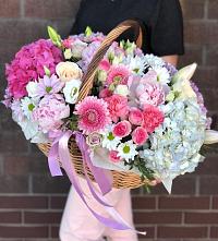 Композиция солнечный день в Быково Подольского района Цветочная композиция из Розы, Хризантемы, Пионы и Лизиантусы в корзине в Быково Подольского района