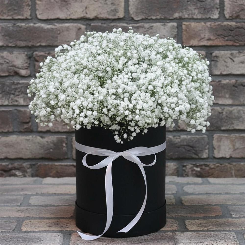 Цветочная композиция из Гипсофила в шляпной коробке в Быково Подольского района