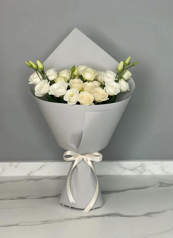 Букет цветов из: Розы и Лизиантусы в Быково Подольского района