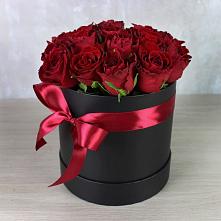 Цветочная композиция из Розы в шляпной коробке в Быково Подольского района
