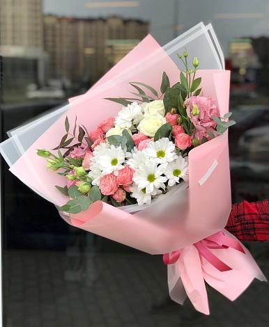 Букет цветов из: Розы, Лизиантусы и Хризантемы в Быково Подольского района